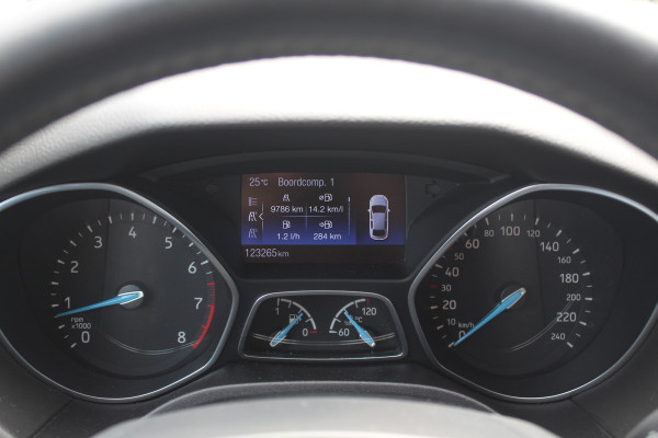 Ford Focus 1.5 ST-Line / Trekhaak / Navigatie / Parkeerhulp V+A / 18'' / Xenon / Cruise Control