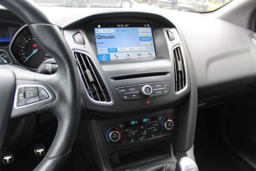Ford Focus 1.5 ST-Line / Trekhaak / Navigatie / Parkeerhulp V+A / 18'' / Xenon / Cruise Control