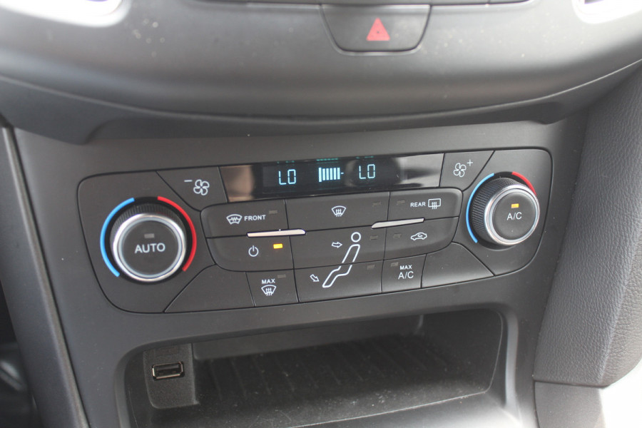 Ford Focus 1.5 ST-Line / Trekhaak / Navigatie / Parkeerhulp V+A / 18'' / Xenon / Cruise Control