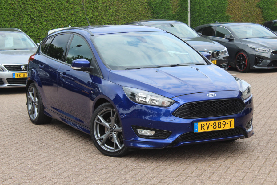 Ford Focus 1.5 ST-Line / Trekhaak / Navigatie / Parkeerhulp V+A / 18'' / Xenon / Cruise Control