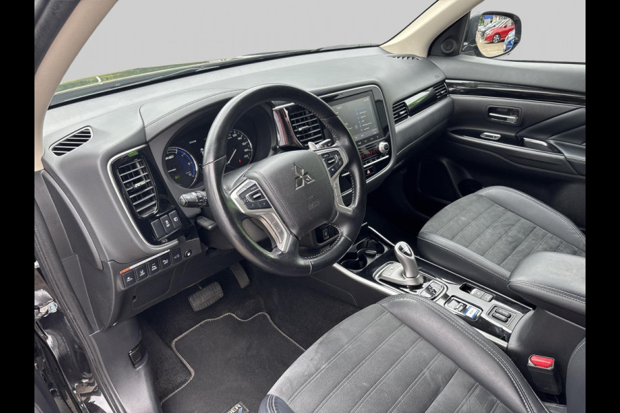 Mitsubishi Outlander 2.4 PHEV LIMITED + adaptive cruise controle | elektrische achterklep | Tom Tom | verwarmbaar stuurwiel
