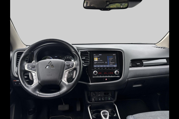Mitsubishi Outlander 2.4 PHEV LIMITED + adaptive cruise controle | elektrische achterklep | Tom Tom | verwarmbaar stuurwiel