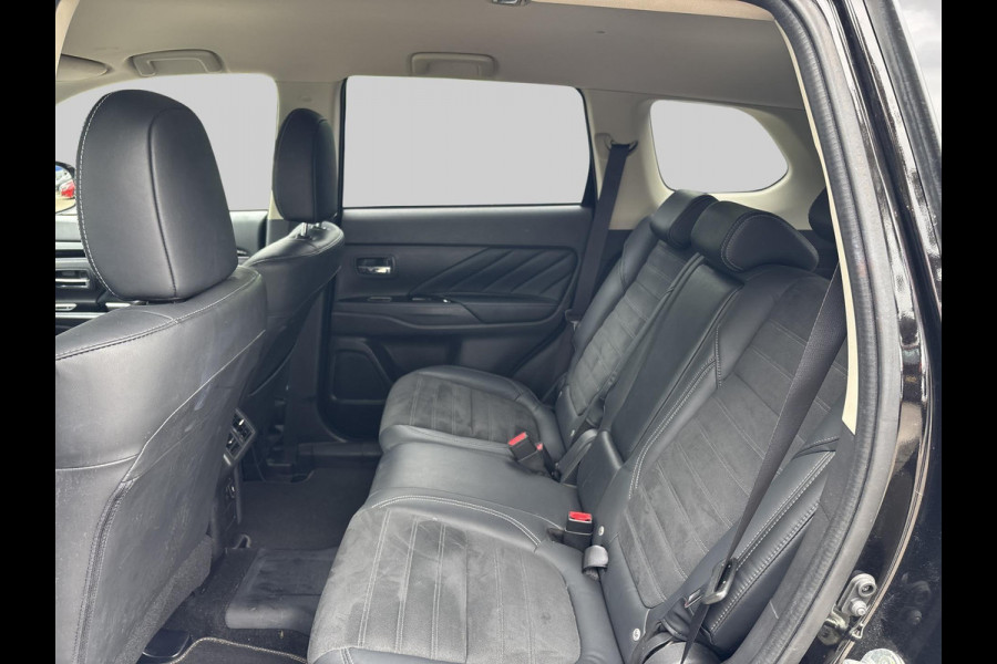 Mitsubishi Outlander 2.4 PHEV LIMITED + adaptive cruise controle | elektrische achterklep | Tom Tom | verwarmbaar stuurwiel