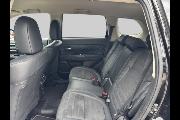Mitsubishi Outlander 2.4 PHEV LIMITED + adaptive cruise controle | elektrische achterklep | Tom Tom | verwarmbaar stuurwiel