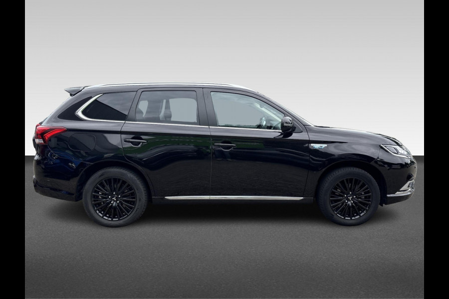 Mitsubishi Outlander 2.4 PHEV LIMITED + adaptive cruise controle | elektrische achterklep | Tom Tom | verwarmbaar stuurwiel
