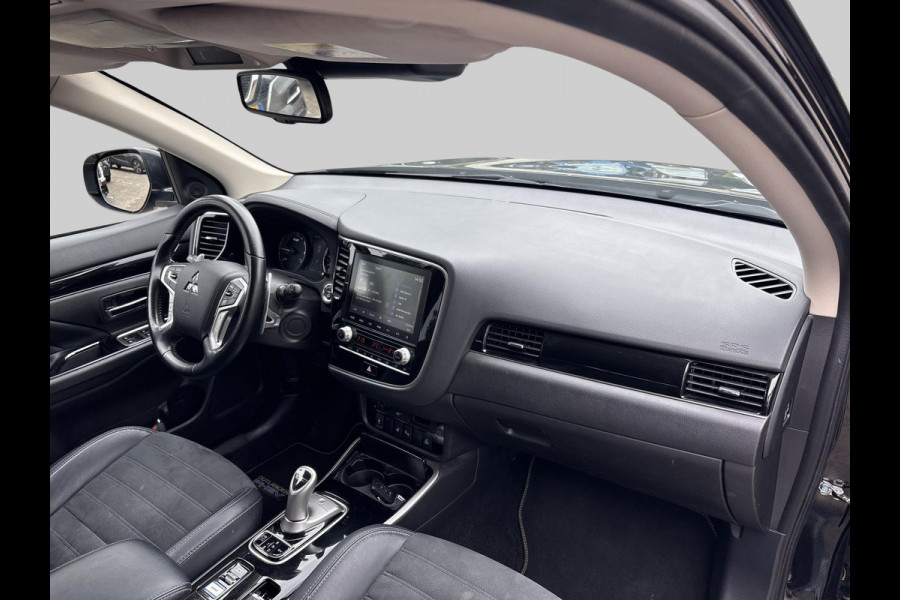 Mitsubishi Outlander 2.4 PHEV LIMITED + adaptive cruise controle | elektrische achterklep | Tom Tom | verwarmbaar stuurwiel