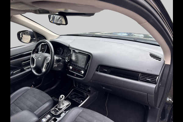 Mitsubishi Outlander 2.4 PHEV LIMITED + adaptive cruise controle | elektrische achterklep | Tom Tom | verwarmbaar stuurwiel