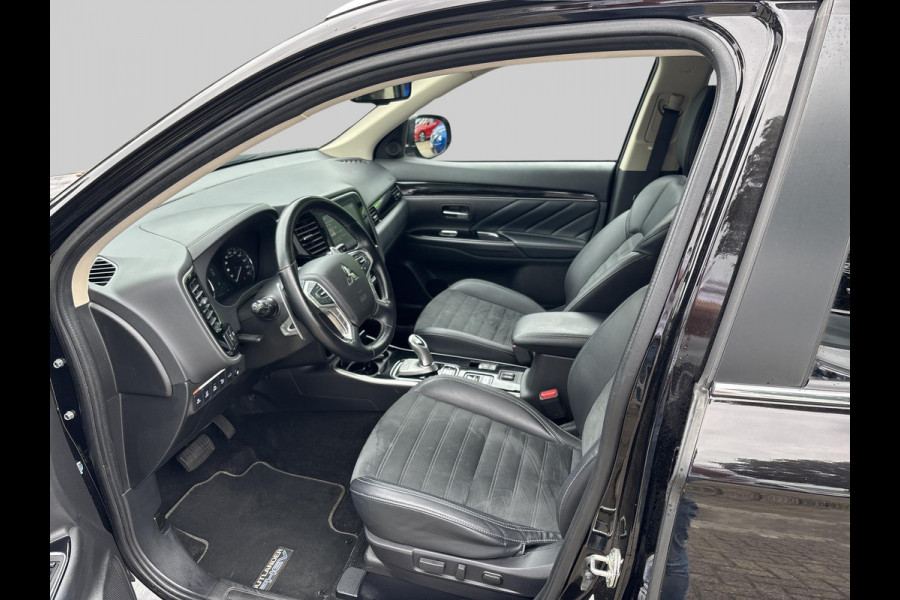 Mitsubishi Outlander 2.4 PHEV LIMITED + adaptive cruise controle | elektrische achterklep | Tom Tom | verwarmbaar stuurwiel