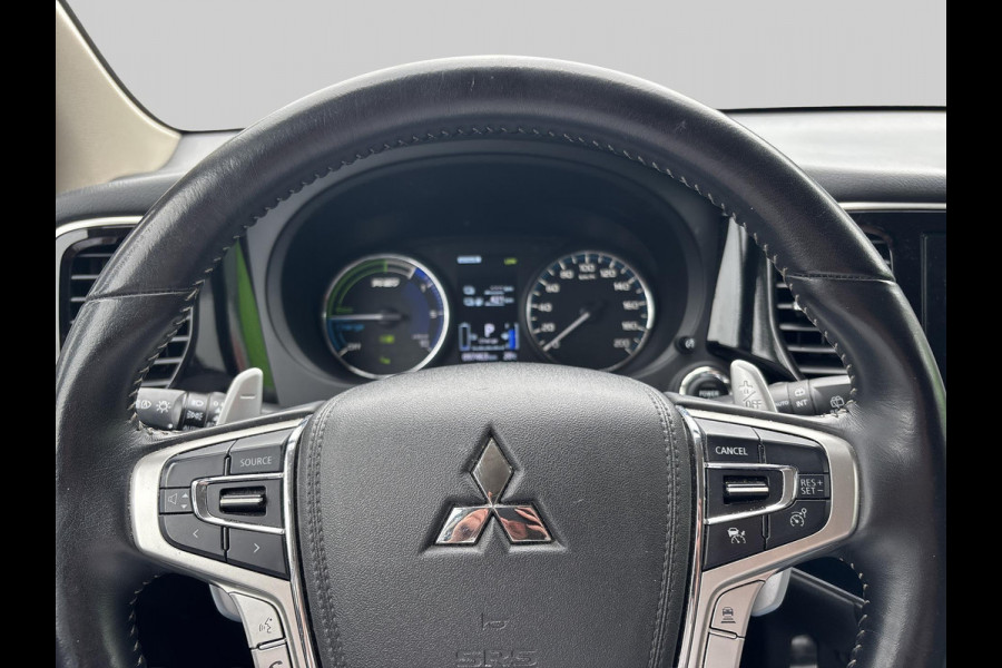 Mitsubishi Outlander 2.4 PHEV LIMITED + adaptive cruise controle | elektrische achterklep | Tom Tom | verwarmbaar stuurwiel
