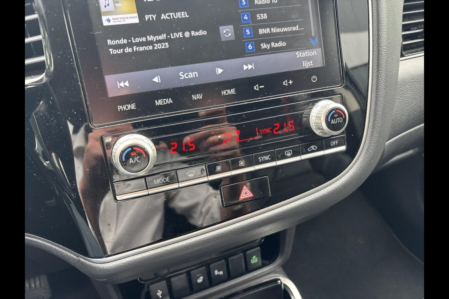 Mitsubishi Outlander 2.4 PHEV LIMITED + adaptive cruise controle | elektrische achterklep | Tom Tom | verwarmbaar stuurwiel