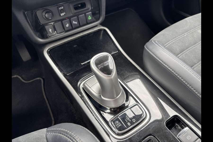 Mitsubishi Outlander 2.4 PHEV LIMITED + adaptive cruise controle | elektrische achterklep | Tom Tom | verwarmbaar stuurwiel