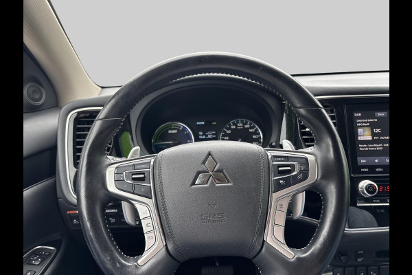 Mitsubishi Outlander 2.4 PHEV LIMITED + adaptive cruise controle | elektrische achterklep | Tom Tom | verwarmbaar stuurwiel