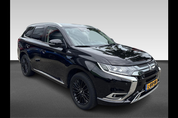 Mitsubishi Outlander 2.4 PHEV LIMITED + adaptive cruise controle | elektrische achterklep | Tom Tom | verwarmbaar stuurwiel