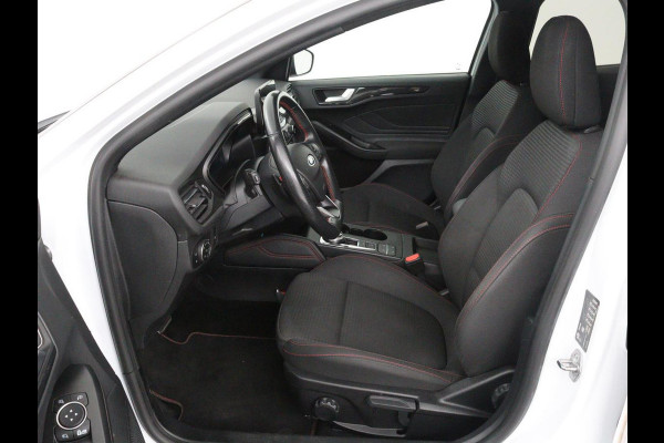 Ford Focus 1.5 EcoBoost ST Line X | Camera | Carplay | Trekhaak | Full LED | Navigatie | Keyless | Digital Cockpit | Climate control | Parkeerhulp | Cruise control