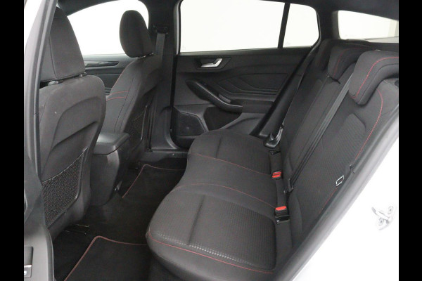 Ford Focus 1.5 EcoBoost ST Line X | Camera | Carplay | Trekhaak | Full LED | Navigatie | Keyless | Digital Cockpit | Climate control | Parkeerhulp | Cruise control