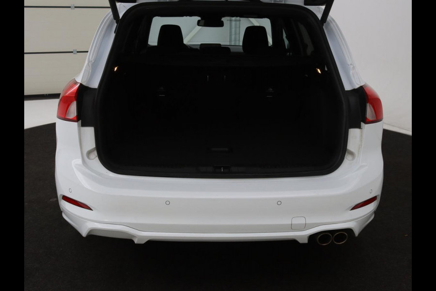 Ford Focus 1.5 EcoBoost ST Line X | Camera | Carplay | Trekhaak | Full LED | Navigatie | Keyless | Digital Cockpit | Climate control | Parkeerhulp | Cruise control