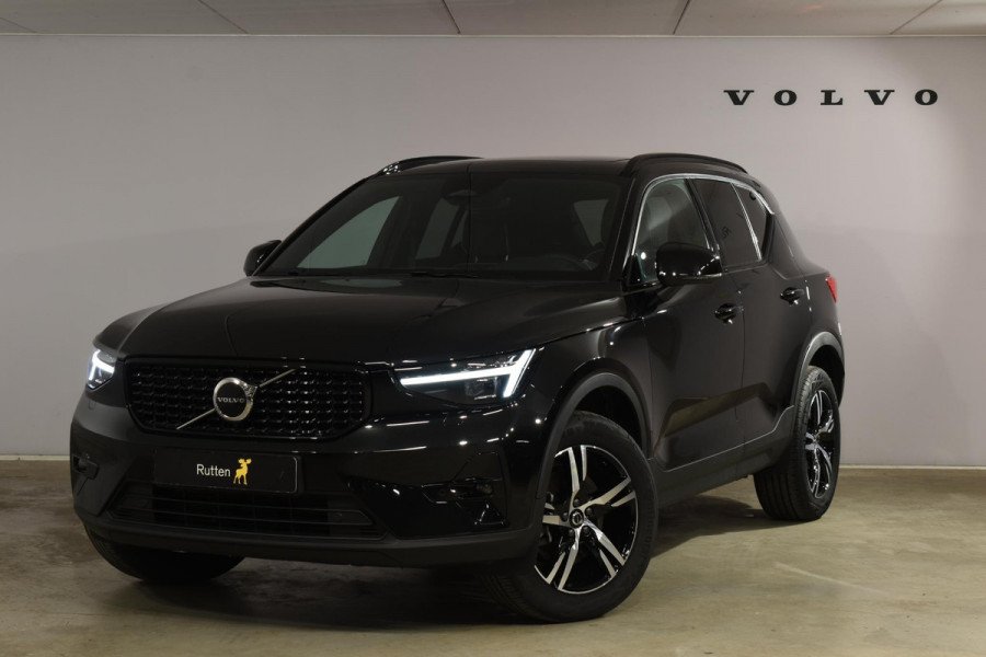 Volvo XC40 B3 177PK Plus Dark / Navigatie / Camera / Parkeersensoren / Adaptieve Cruise control / Elektrische stoelen / Harman Kardon / Panorama dak / LM velgen /