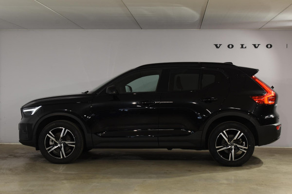 Volvo XC40 B3 177PK Plus Dark / Navigatie / Camera / Parkeersensoren / Adaptieve Cruise control / Elektrische stoelen / Harman Kardon / Panorama dak / LM velgen /