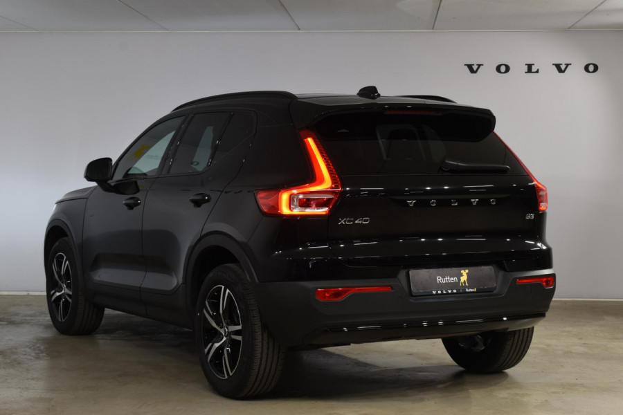 Volvo XC40 B3 177PK Plus Dark / Navigatie / Camera / Parkeersensoren / Adaptieve Cruise control / Elektrische stoelen / Harman Kardon / Panorama dak / LM velgen /