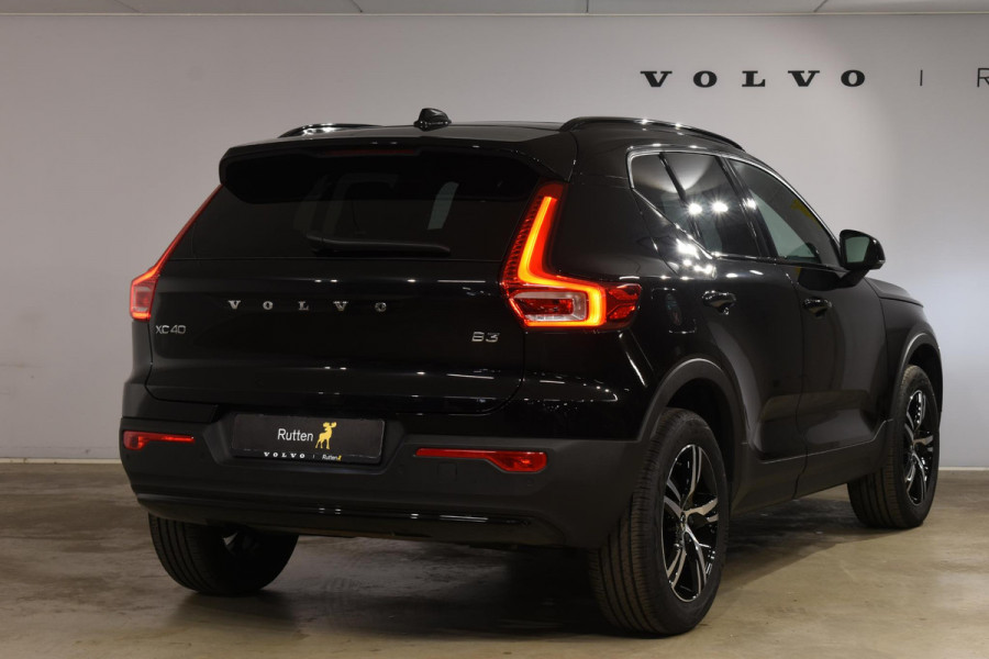 Volvo XC40 B3 177PK Plus Dark / Navigatie / Camera / Parkeersensoren / Adaptieve Cruise control / Elektrische stoelen / Harman Kardon / Panorama dak / LM velgen /