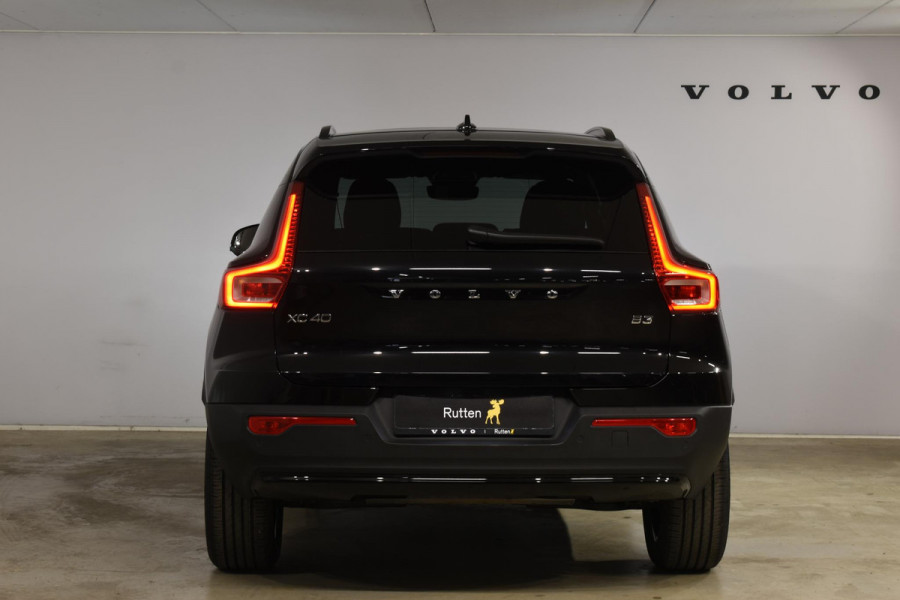 Volvo XC40 B3 177PK Plus Dark / Navigatie / Camera / Parkeersensoren / Adaptieve Cruise control / Elektrische stoelen / Harman Kardon / Panorama dak / LM velgen /