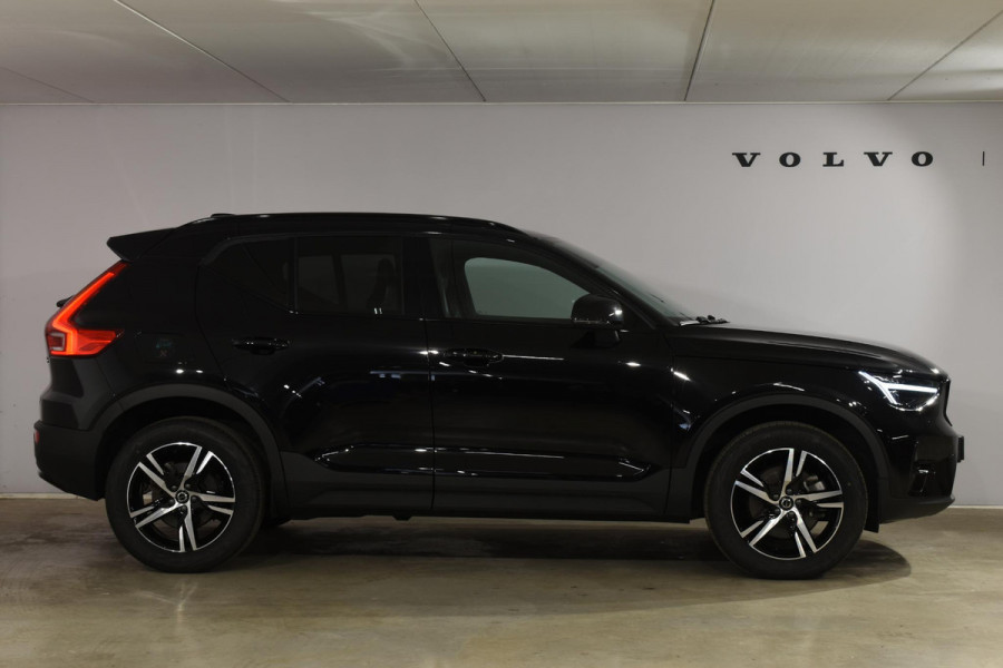 Volvo XC40 B3 177PK Plus Dark / Navigatie / Camera / Parkeersensoren / Adaptieve Cruise control / Elektrische stoelen / Harman Kardon / Panorama dak / LM velgen /