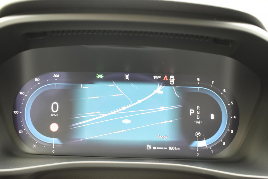 Volvo XC40 B3 177PK Plus Dark / Navigatie / Camera / Parkeersensoren / Adaptieve Cruise control / Elektrische stoelen / Harman Kardon / Panorama dak / LM velgen /