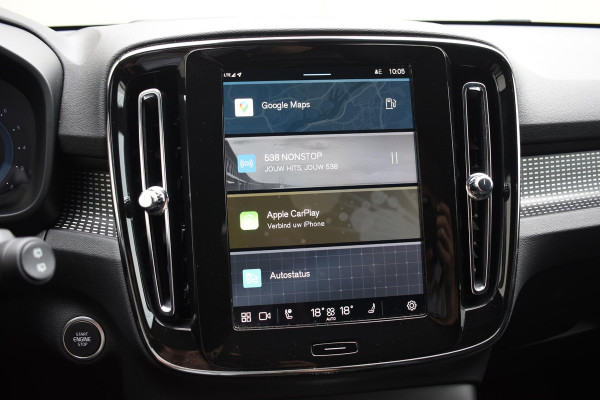 Volvo XC40 B3 177PK Plus Dark / Navigatie / Camera / Parkeersensoren / Adaptieve Cruise control / Elektrische stoelen / Harman Kardon / Panorama dak / LM velgen /