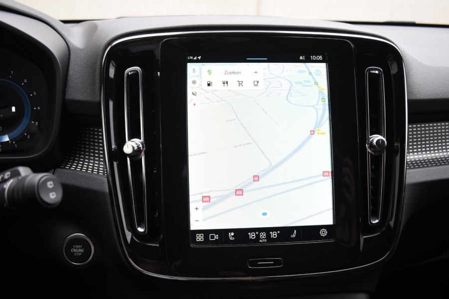 Volvo XC40 B3 177PK Plus Dark / Navigatie / Camera / Parkeersensoren / Adaptieve Cruise control / Elektrische stoelen / Harman Kardon / Panorama dak / LM velgen /