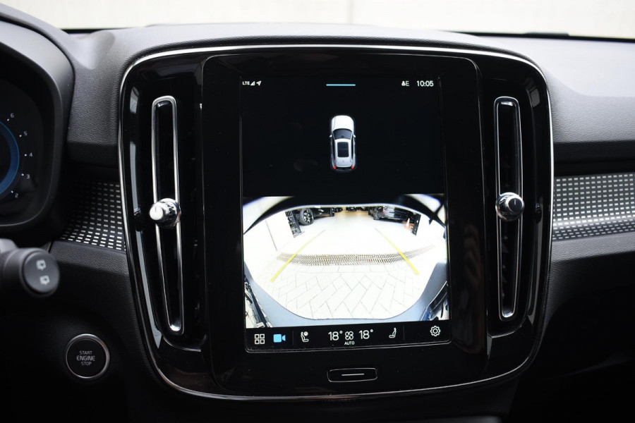 Volvo XC40 B3 177PK Plus Dark / Navigatie / Camera / Parkeersensoren / Adaptieve Cruise control / Elektrische stoelen / Harman Kardon / Panorama dak / LM velgen /