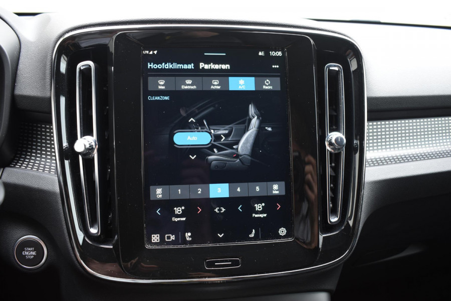 Volvo XC40 B3 177PK Plus Dark / Navigatie / Camera / Parkeersensoren / Adaptieve Cruise control / Elektrische stoelen / Harman Kardon / Panorama dak / LM velgen /