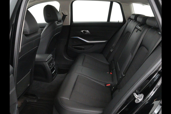 BMW 3-serie 330e Sport Line | Stoelverwarming | Half leder | Carplay | Sportstoelen | Live Cockpit | Sfeerverlichting | Navigatie | Full LED