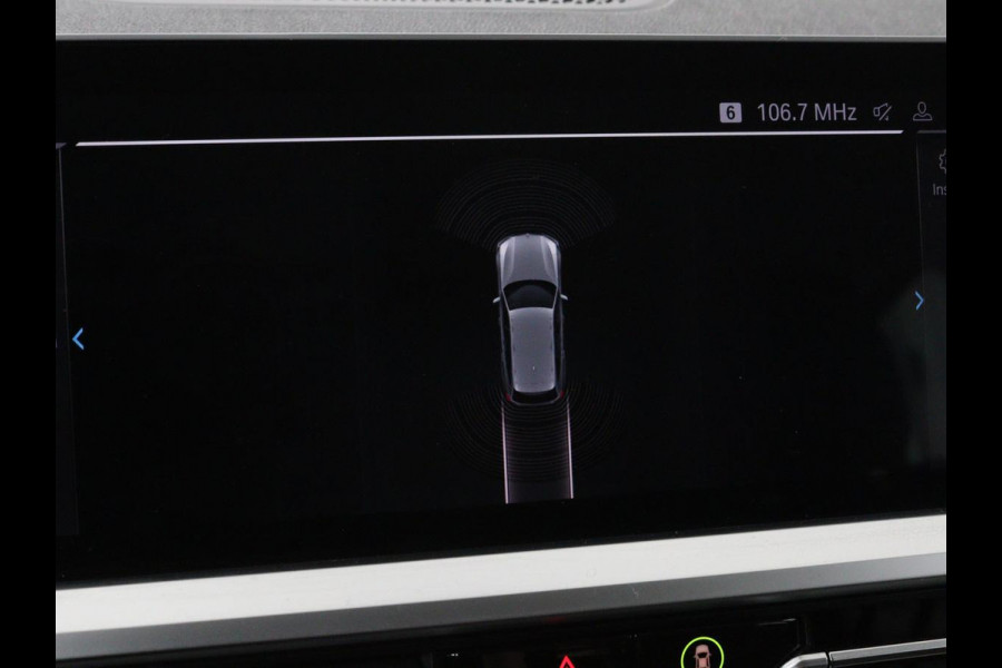 BMW 3-serie 330e Sport Line | Stoelverwarming | Half leder | Carplay | Sportstoelen | Live Cockpit | Sfeerverlichting | Navigatie | Full LED