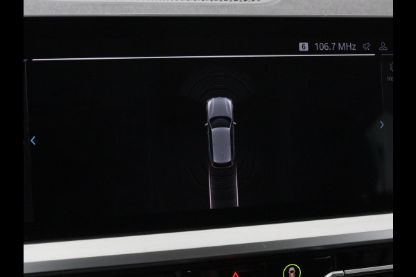 BMW 3-serie 330e Sport Line | Stoelverwarming | Half leder | Carplay | Sportstoelen | Live Cockpit | Sfeerverlichting | Navigatie | Full LED