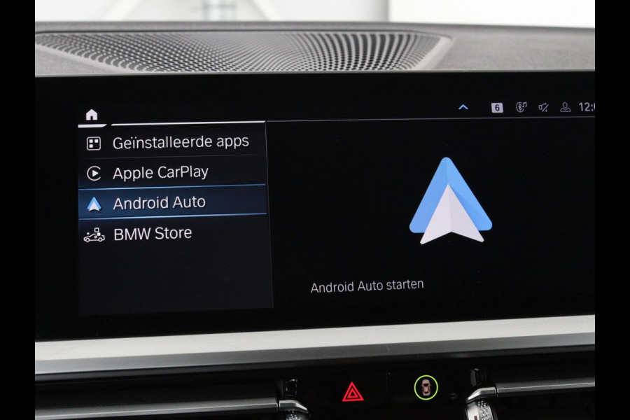 BMW 3-serie 330e Sport Line | Stoelverwarming | Half leder | Carplay | Sportstoelen | Live Cockpit | Sfeerverlichting | Navigatie | Full LED