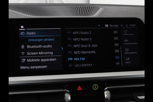 BMW 3-serie 330e Sport Line | Stoelverwarming | Half leder | Carplay | Sportstoelen | Live Cockpit | Sfeerverlichting | Navigatie | Full LED