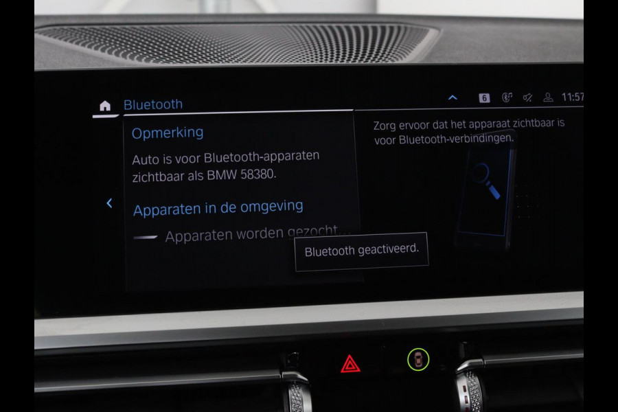 BMW 3-serie 330e Sport Line | Stoelverwarming | Half leder | Carplay | Sportstoelen | Live Cockpit | Sfeerverlichting | Navigatie | Full LED
