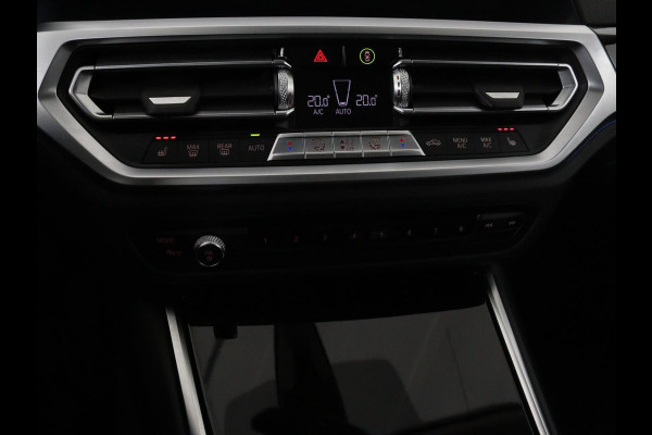 BMW 3-serie 330e Sport Line | Stoelverwarming | Half leder | Carplay | Sportstoelen | Live Cockpit | Sfeerverlichting | Navigatie | Full LED