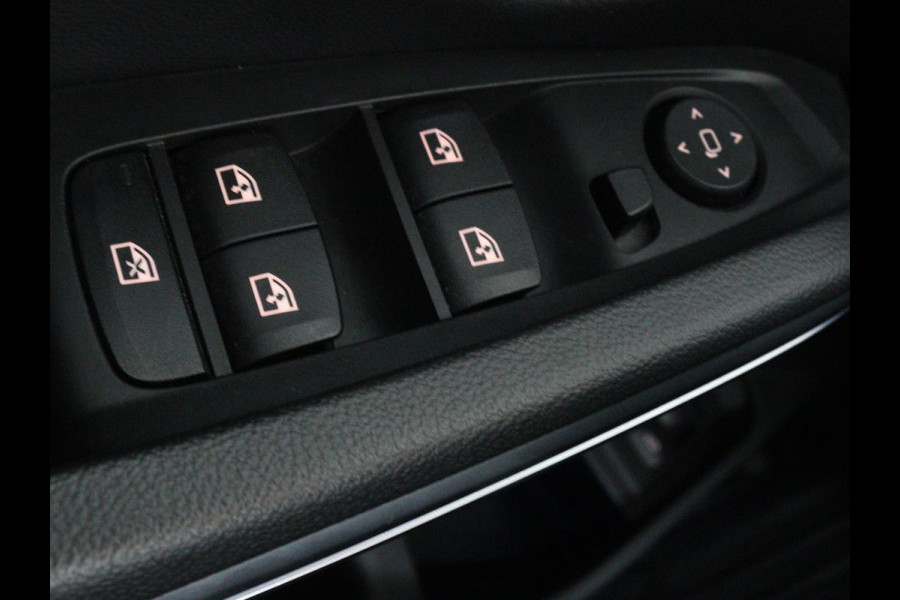 BMW 3-serie 330e Sport Line | Stoelverwarming | Half leder | Carplay | Sportstoelen | Live Cockpit | Sfeerverlichting | Navigatie | Full LED