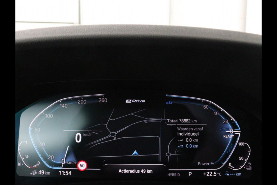 BMW 3-serie 330e Sport Line | Stoelverwarming | Half leder | Carplay | Sportstoelen | Live Cockpit | Sfeerverlichting | Navigatie | Full LED