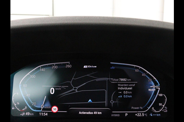 BMW 3-serie 330e Sport Line | Stoelverwarming | Half leder | Carplay | Sportstoelen | Live Cockpit | Sfeerverlichting | Navigatie | Full LED
