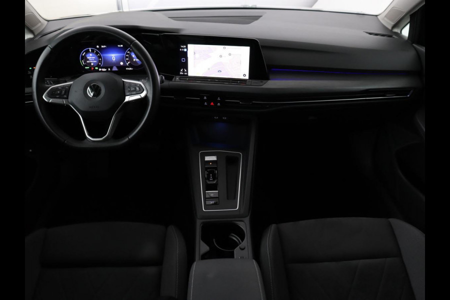 Volkswagen Golf 1.4 eHybrid Style | Stoelverwarming | Carplay | Sfeerverlichting | Navigatie | Full LED | Standkachel | Massage | Adaptive cruise | Memory