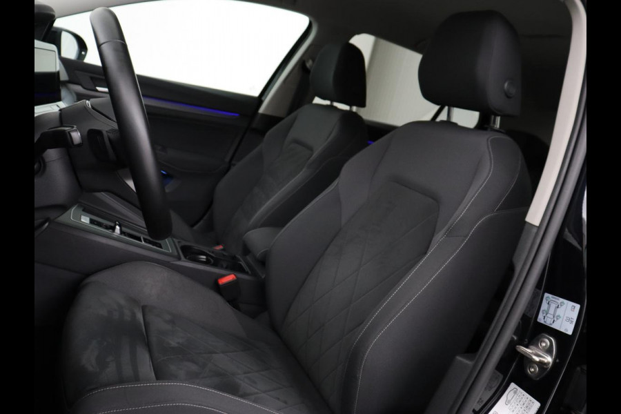 Volkswagen Golf 1.4 eHybrid Style | Stoelverwarming | Carplay | Sfeerverlichting | Navigatie | Full LED | Standkachel | Massage | Adaptive cruise | Memory