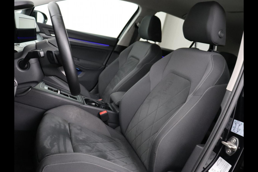 Volkswagen Golf 1.4 eHybrid Style | Stoelverwarming | Carplay | Sfeerverlichting | Navigatie | Full LED | Standkachel | Massage | Adaptive cruise | Memory
