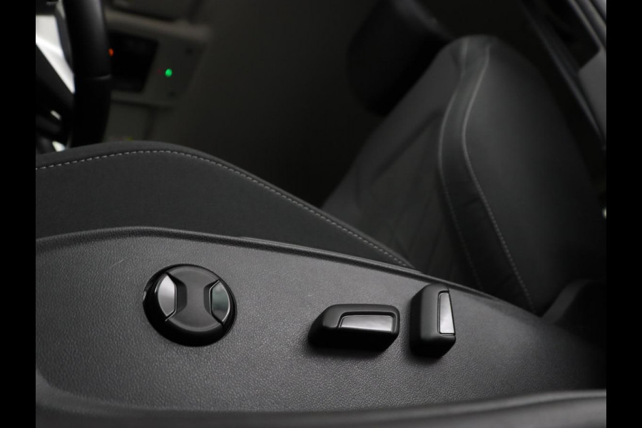 Volkswagen Golf 1.4 eHybrid Style | Stoelverwarming | Carplay | Sfeerverlichting | Navigatie | Full LED | Standkachel | Massage | Adaptive cruise | Memory