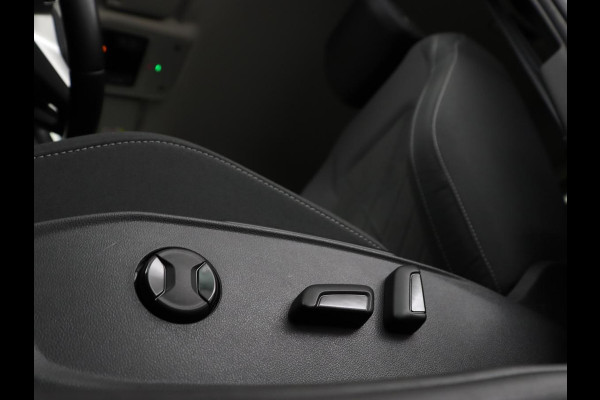 Volkswagen Golf 1.4 eHybrid Style | Stoelverwarming | Carplay | Sfeerverlichting | Navigatie | Full LED | Standkachel | Massage | Adaptive cruise | Memory
