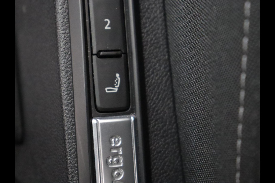 Volkswagen Golf 1.4 eHybrid Style | Stoelverwarming | Carplay | Sfeerverlichting | Navigatie | Full LED | Standkachel | Massage | Adaptive cruise | Memory