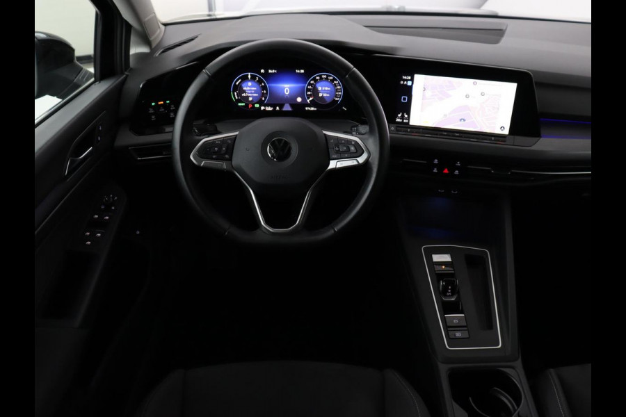 Volkswagen Golf 1.4 eHybrid Style | Stoelverwarming | Carplay | Sfeerverlichting | Navigatie | Full LED | Standkachel | Massage | Adaptive cruise | Memory