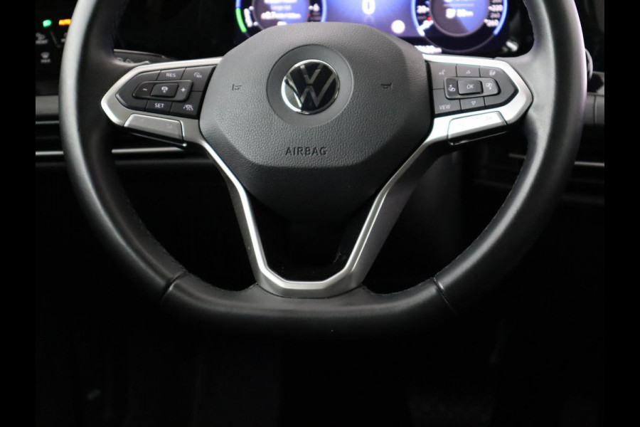 Volkswagen Golf 1.4 eHybrid Style | Stoelverwarming | Carplay | Sfeerverlichting | Navigatie | Full LED | Standkachel | Massage | Adaptive cruise | Memory