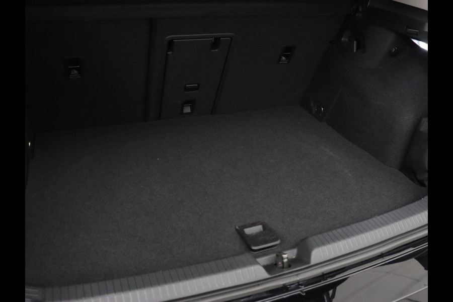 Volkswagen Golf 1.4 eHybrid Style | Stoelverwarming | Carplay | Sfeerverlichting | Navigatie | Full LED | Standkachel | Massage | Adaptive cruise | Memory